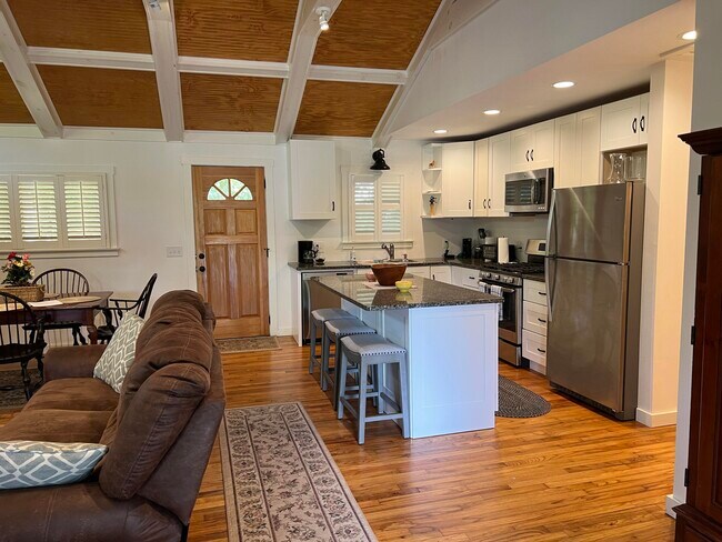 Photo - 206 Sumter St SE