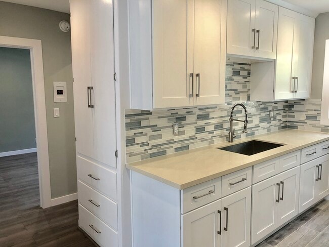 Photo - 1147 S Corning St