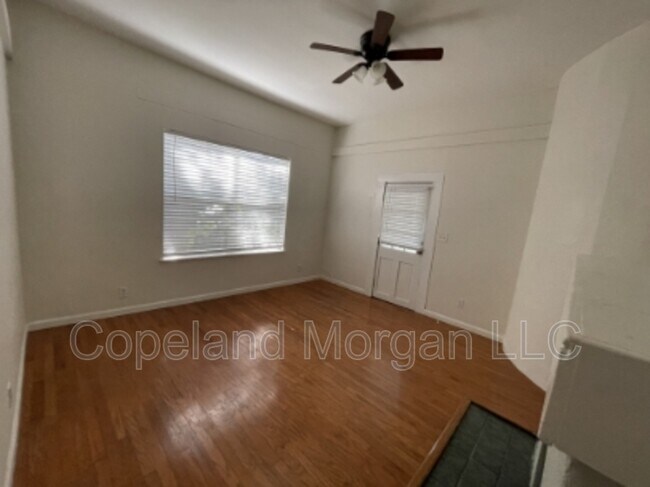 Photo - 829 5th St N