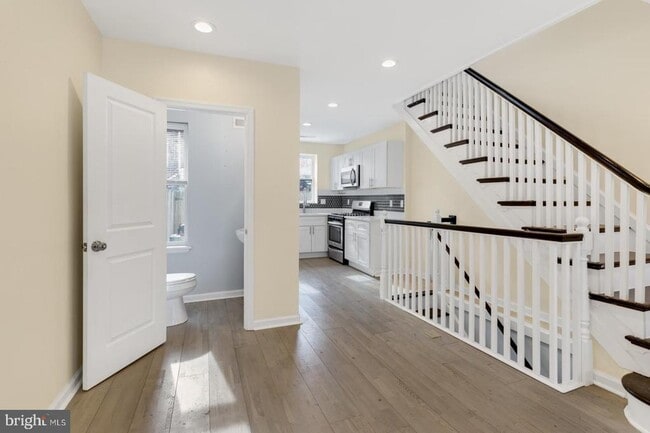 Photo - 2124 Sigel St