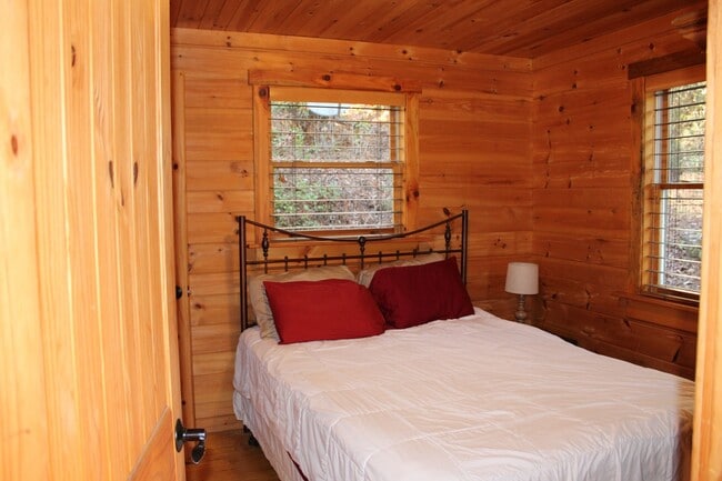 Photo - Furnished Cabin With Loft