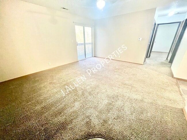 Building Photo - 904 Riverfront Rd Unit 22