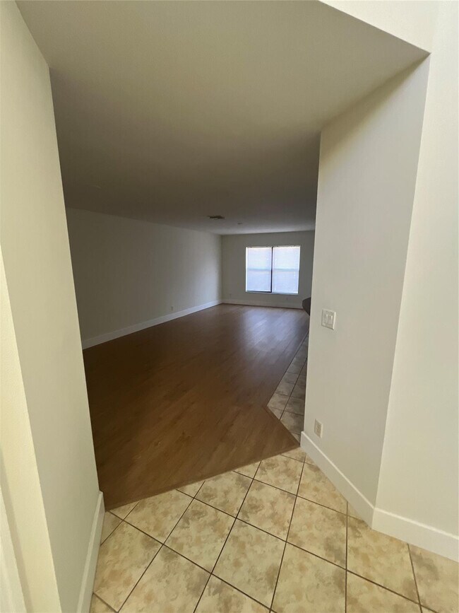 Photo - 5038 NW Coventry Cir