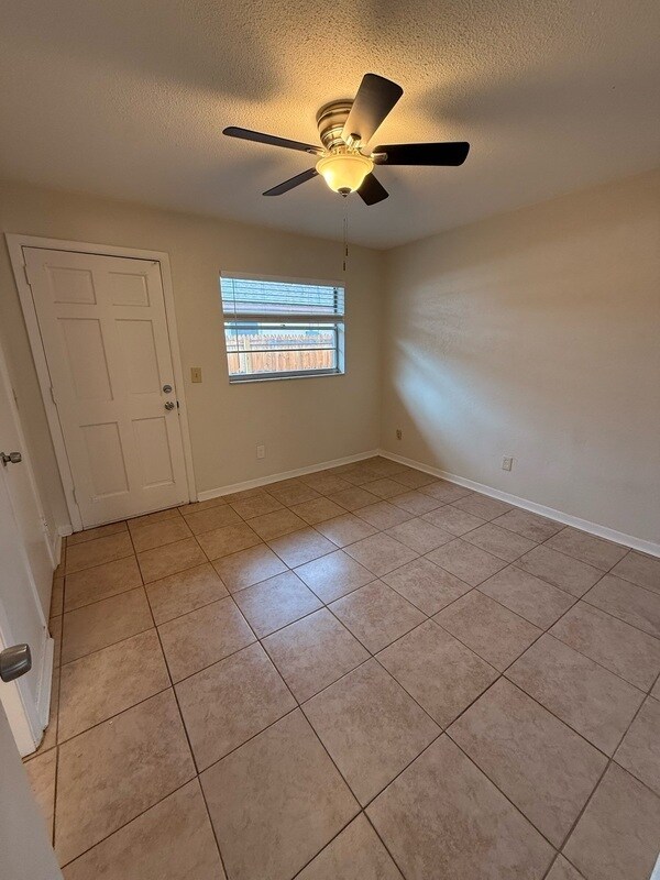 Photo - 605 92nd Ave N