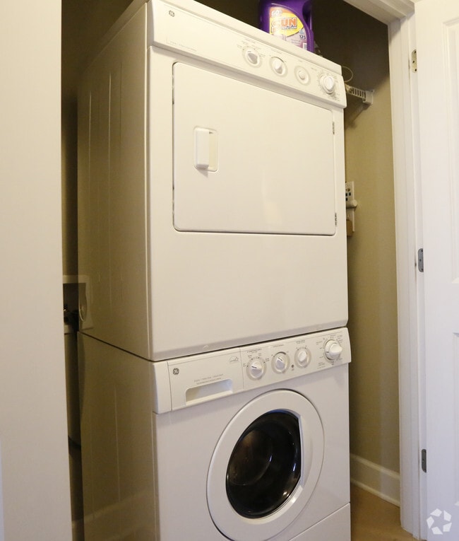 2BR/2BA -946SF