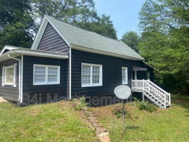 Building Photo - 10 Sanford Ave