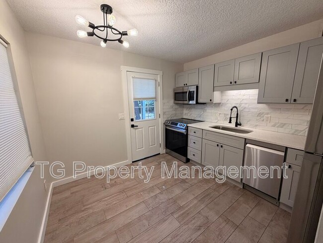 Photo - 1700 Main St