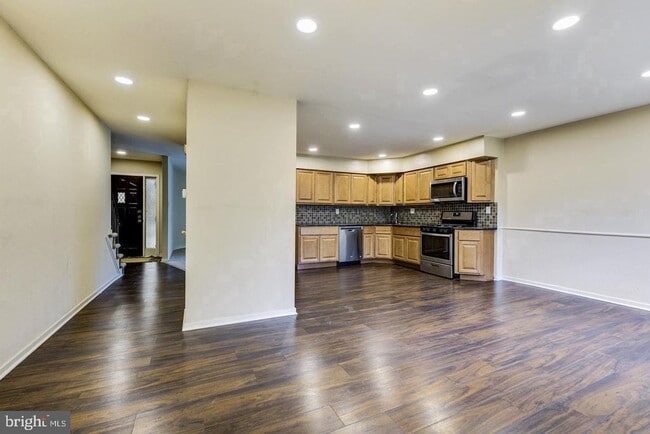 Photo - 215 Keats Dr
