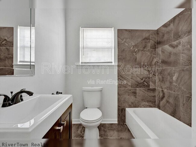 Photo - 439 Simpson Ave