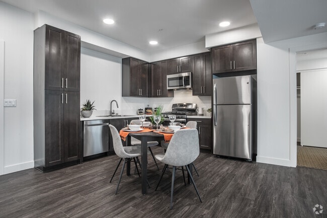 2BR, 2BA - 1041 SF - #316