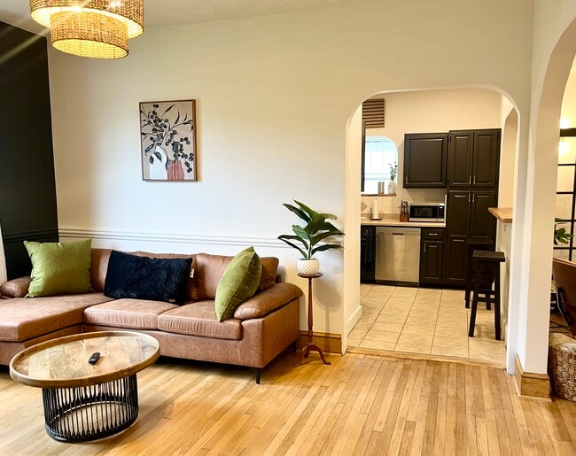 Photo - 109 W Wanola Ave