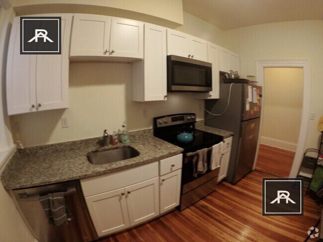 Building Photo - 2 bedroom in Brookline MA 02446 Unit 24 Rental