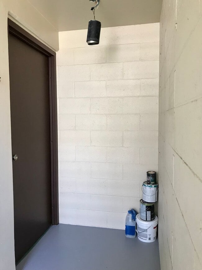 Photo - 2/2/1 with Den/3rd Bedroom (Elec, Water, Sewer, Hot Water, Gas Included in Rent!) Unit 604