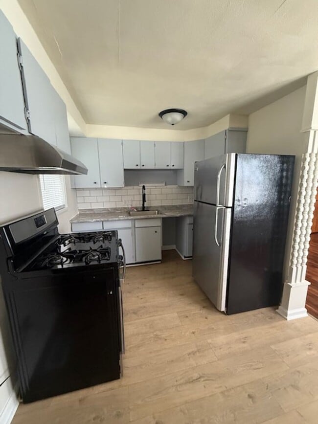 Photo - 2605 S College St