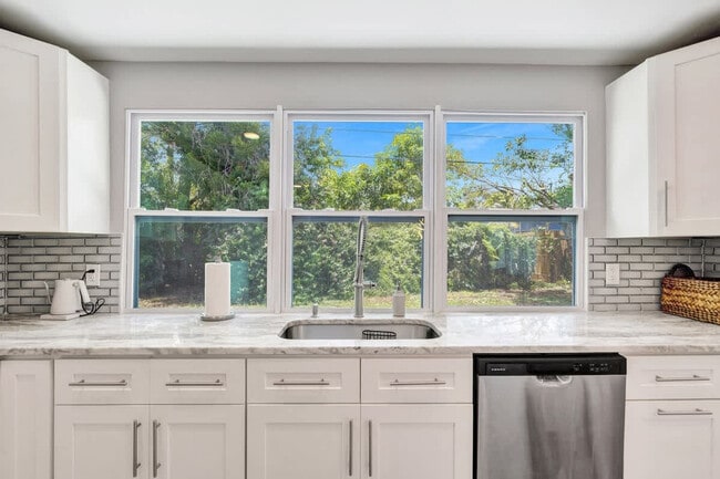 Photo - 1587 NE 30th St Unidad SI ID1503921P