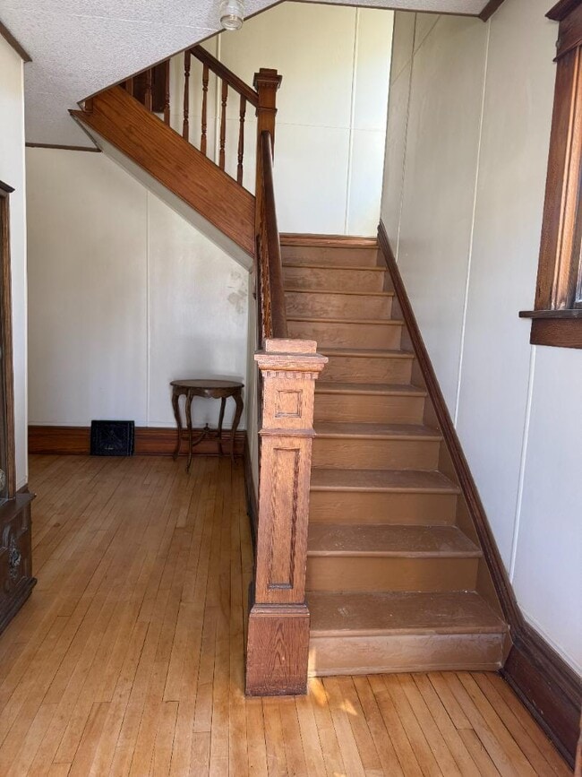 Photo - 1102 Oakes St