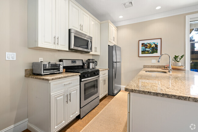 Building Photo - 20 Englewood Ave Unit 20 Englewood Avenue Rental