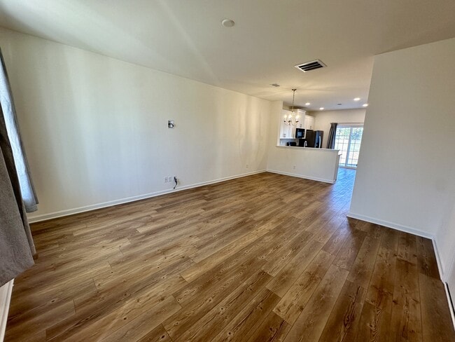 Photo - 710 Ruth Way