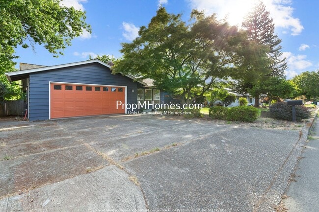 Photo - 2560 SE Spruce St