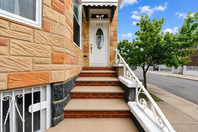 Photo - 320 14th St