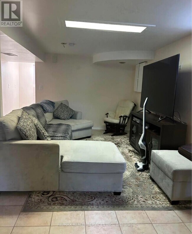 Photo - 3311 Pilcom Crescent