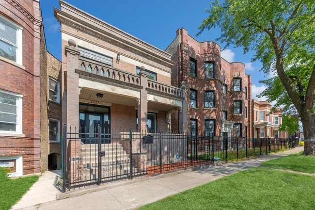 Building Photo - 6227 S Langley Ave Unit 2 Rental