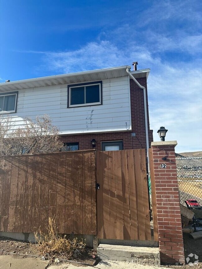 Building Photo - Available Now! Rental