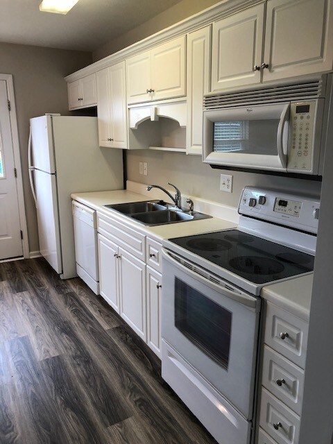 Photo - 323 Greendale Pl