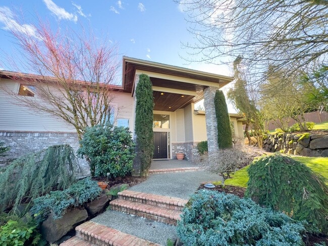 Building Photo - 4bd/4ba Bellevue Home