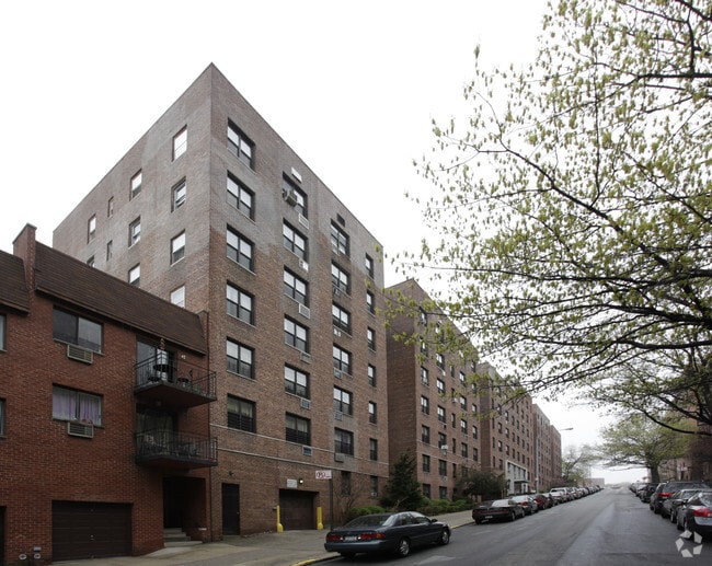Coop Apartments For Rent in Forest Hills, NY
