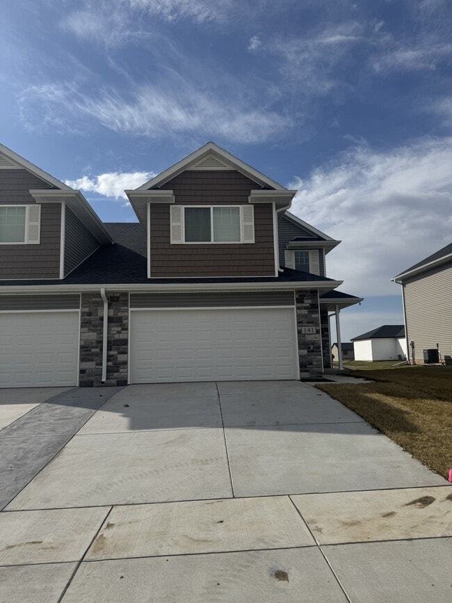 Building Photo - 141 W Olson Ave