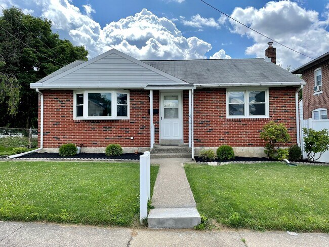 Building Photo - 1914 S Wood St Rental