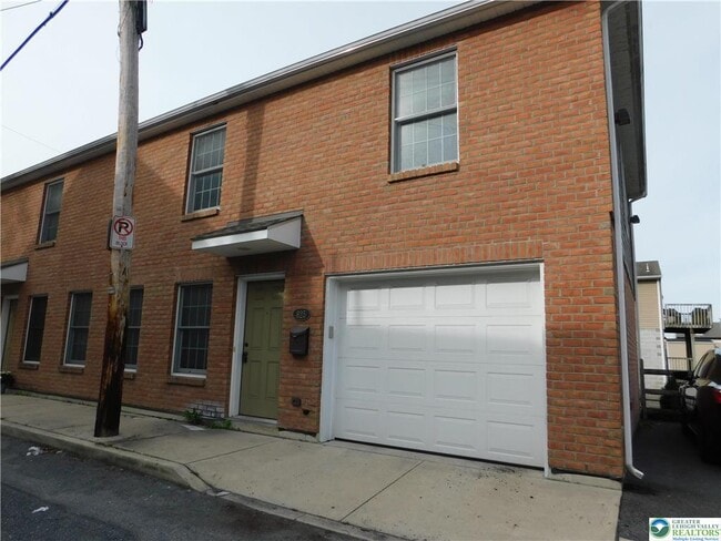 Photo - 821 Masslich St