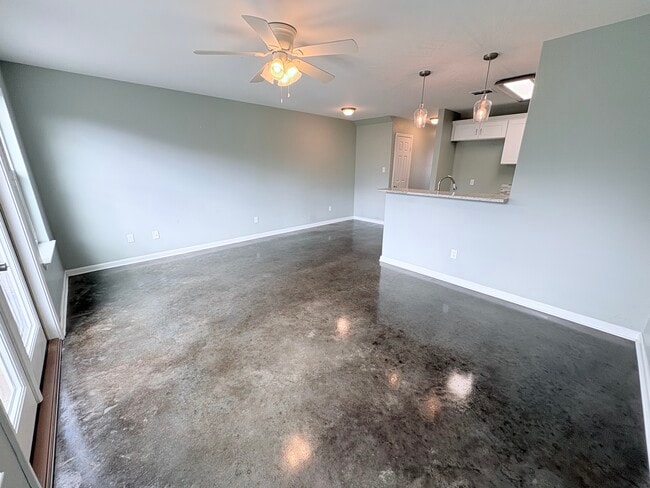 Photo - 1610 Dehart Dr