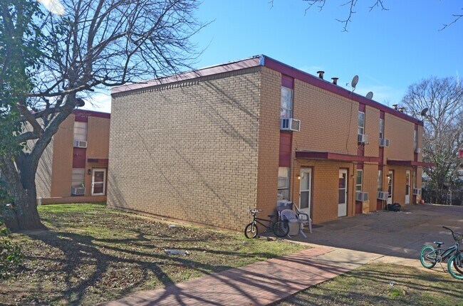 Photo - Oak Knoll Apartments