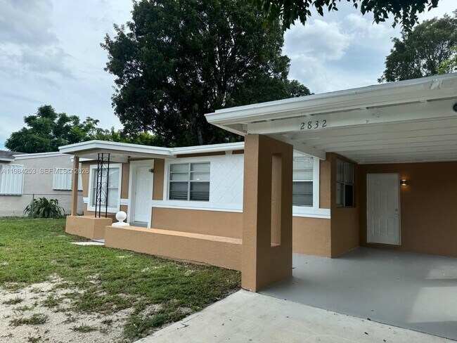 Photo - 2832 SW 7th St