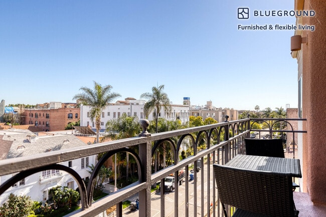 Photo - 345 Cloverdale Ave Unidad SI FL4-ID196