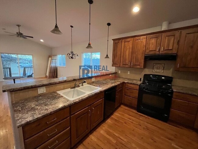 Photo - 6340 Downing St