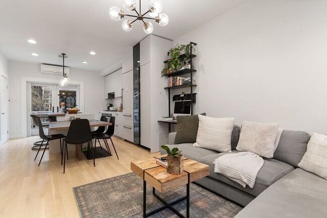 Photo - 62 Bolton St