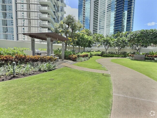 Building Photo - Luxurious One-Year Rental in the Heart of ... Unit Koolani #703