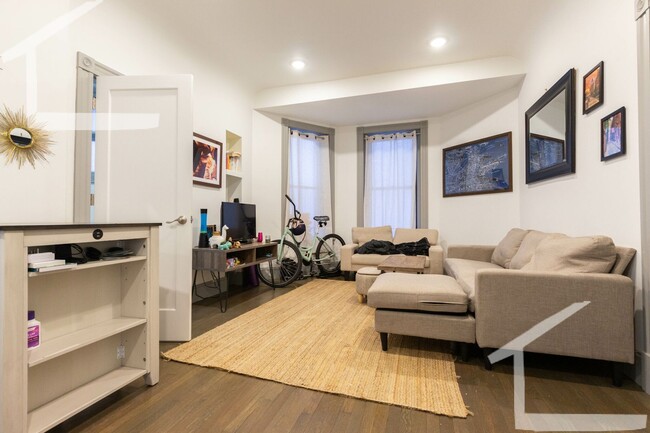 Photo - 13 Belvidere St Condo