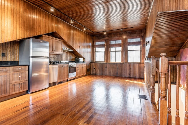 Building Photo - 1609 Tremont St Unit #3