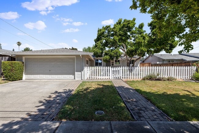 Updated 4 Bedroom 2 Bath North Napa Home - Updated 4 Bedroom 2 Bath North Napa Home