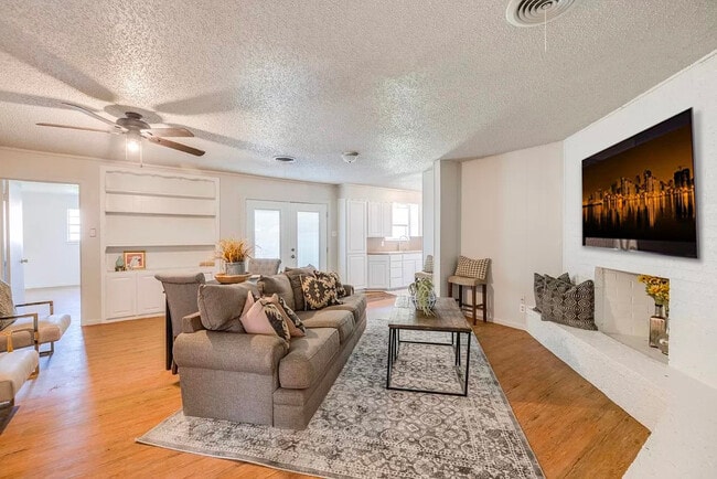 Photo - 2406 Rountree Dr