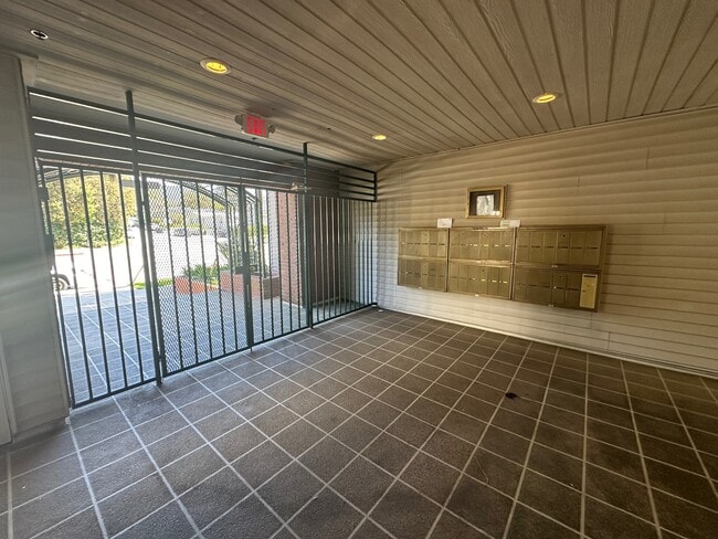 Photo - 2706 Honolulu Ave Unit 111