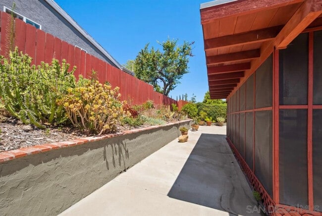 Building Photo - 5296 Manhasset Dr Rental