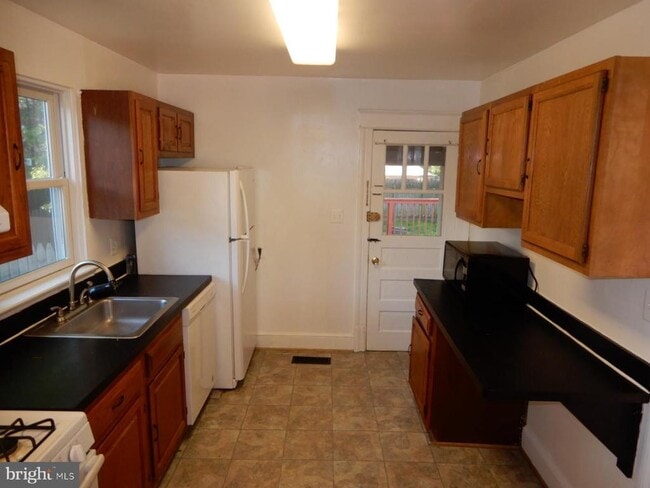 Photo - 2910 16th St S