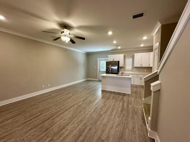 Photo - 215 Date Palm Ln