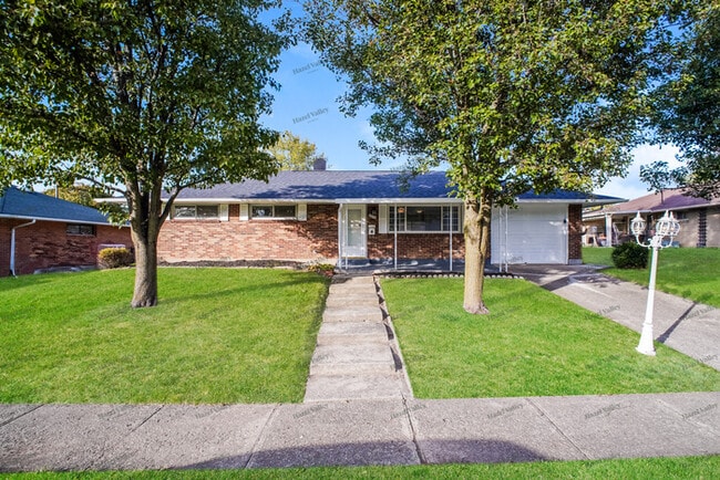 Building Photo - 5575 Barnard Dr