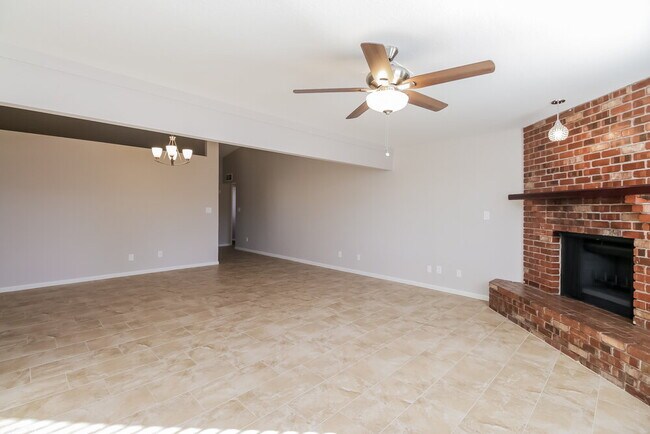 Photo - 2641 E Isabella Ave